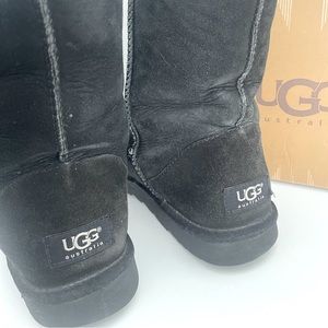 UGG Australia Classic Short Black Boots - Women 7